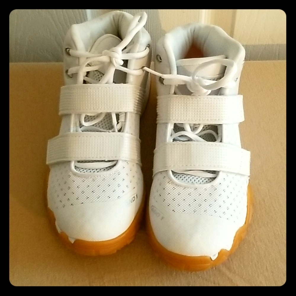 Mens white And1 sneakers